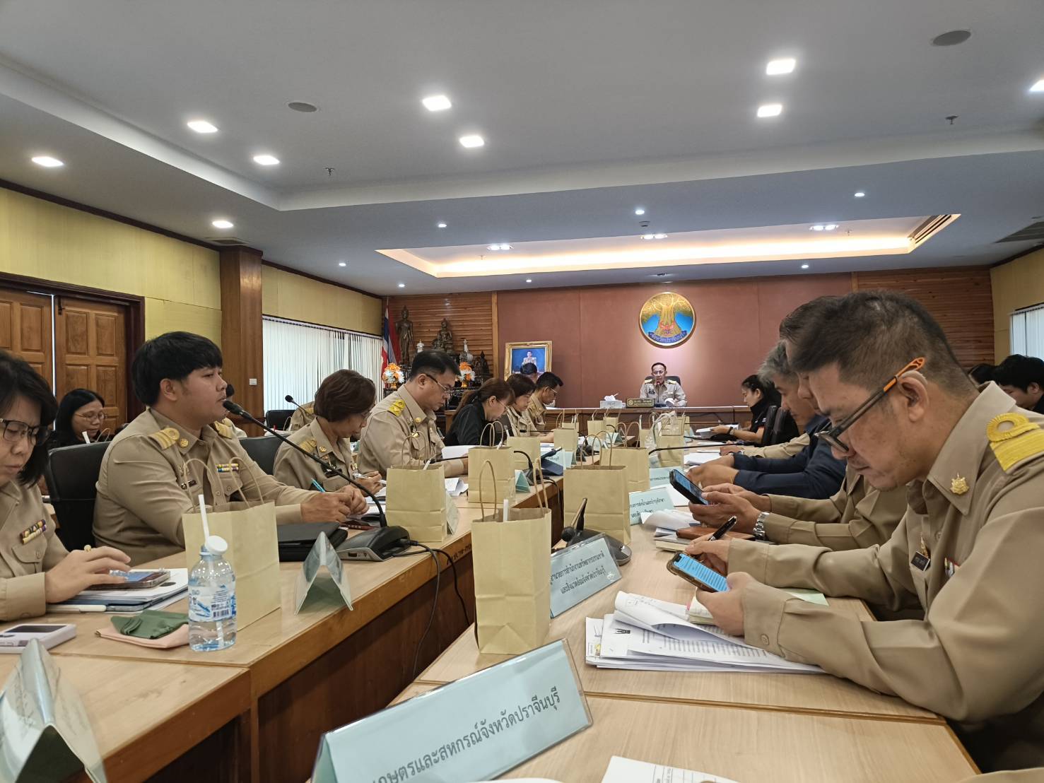 title - วันที่ 15 ธันวาคม 2568 นายวิทูล ประดิษฐบุญ  ปฏิรูปที่ดินจังหวัดปราจีนบุรี มอบหมายให้ เจ้าหน้าที่ ส.ป.ก.ปราจีนบุรี เข้าร่วมประชุม คณะกรรมการประสานงานการขับเคลื่อน และขยายผลโครงการอันเนื่องมาจากพระราชดำริ และหลักปรัชญาของเศรษฐกิจพอเพียง  จังหวัดปราจีนบุรี ครั้งที่ 3/2568